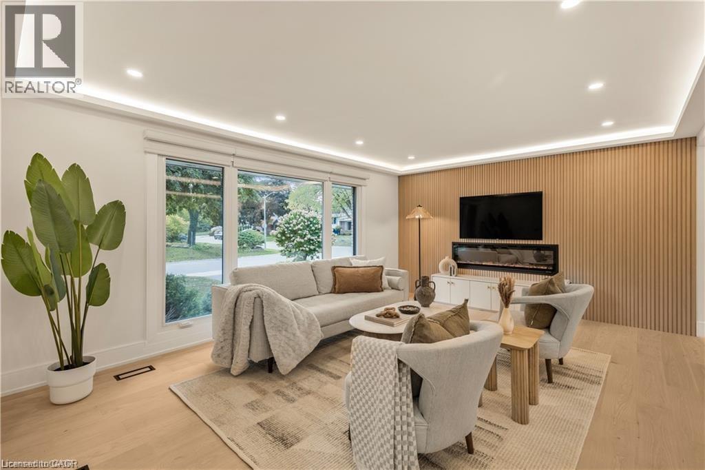 257 Strathcona Drive, Burlington, ON - Indoor Photo Showing Other Room