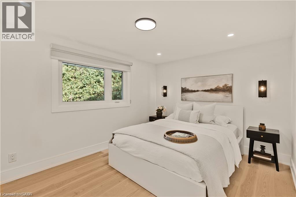 257 Strathcona Drive, Burlington, ON - Indoor Photo Showing Bedroom