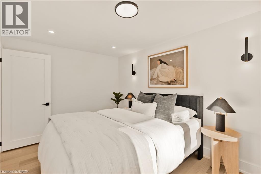 257 Strathcona Drive, Burlington, ON - Indoor Photo Showing Bedroom