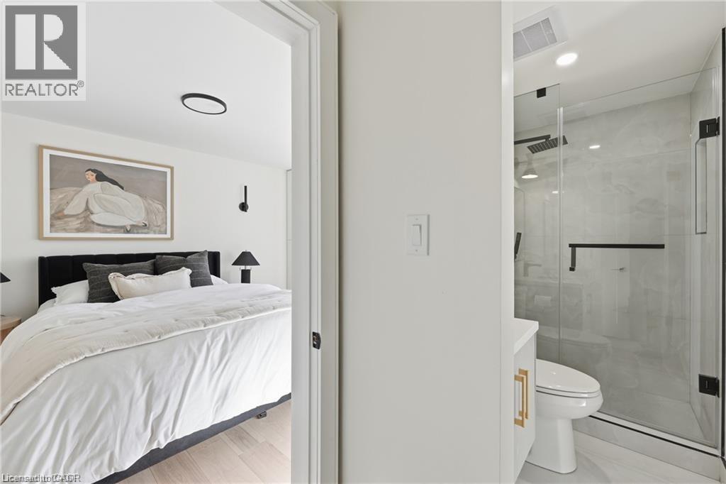 257 Strathcona Drive, Burlington, ON - Indoor Photo Showing Bathroom