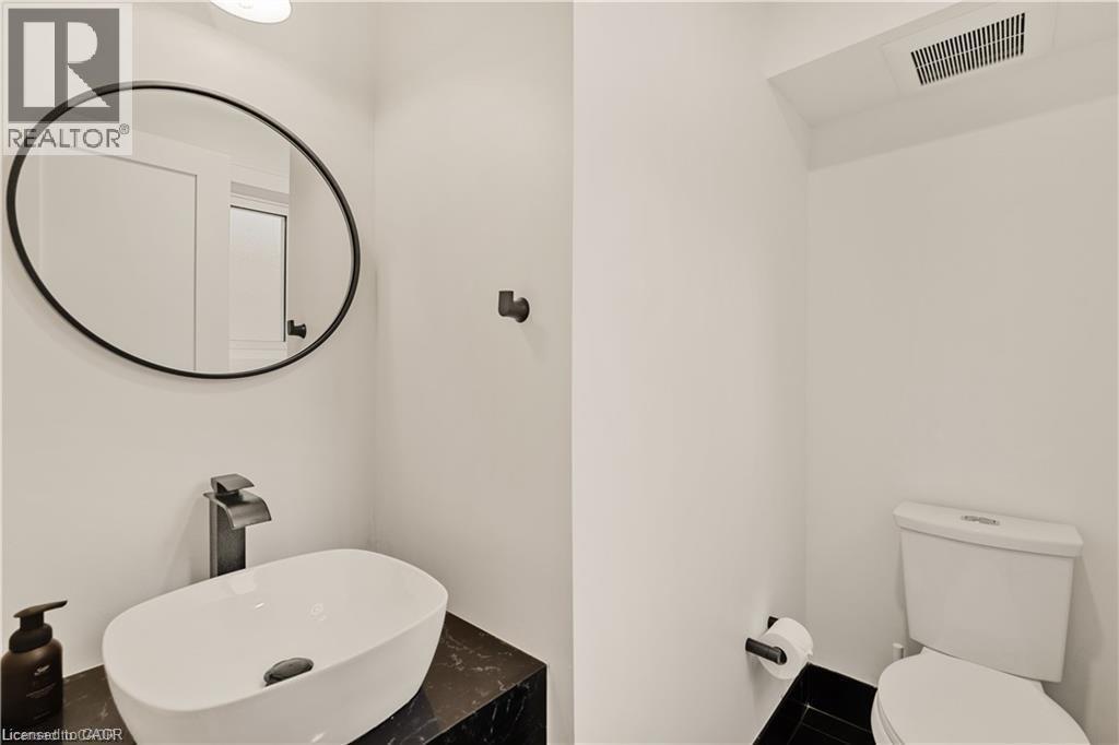 257 Strathcona Drive, Burlington, ON - Indoor Photo Showing Bathroom