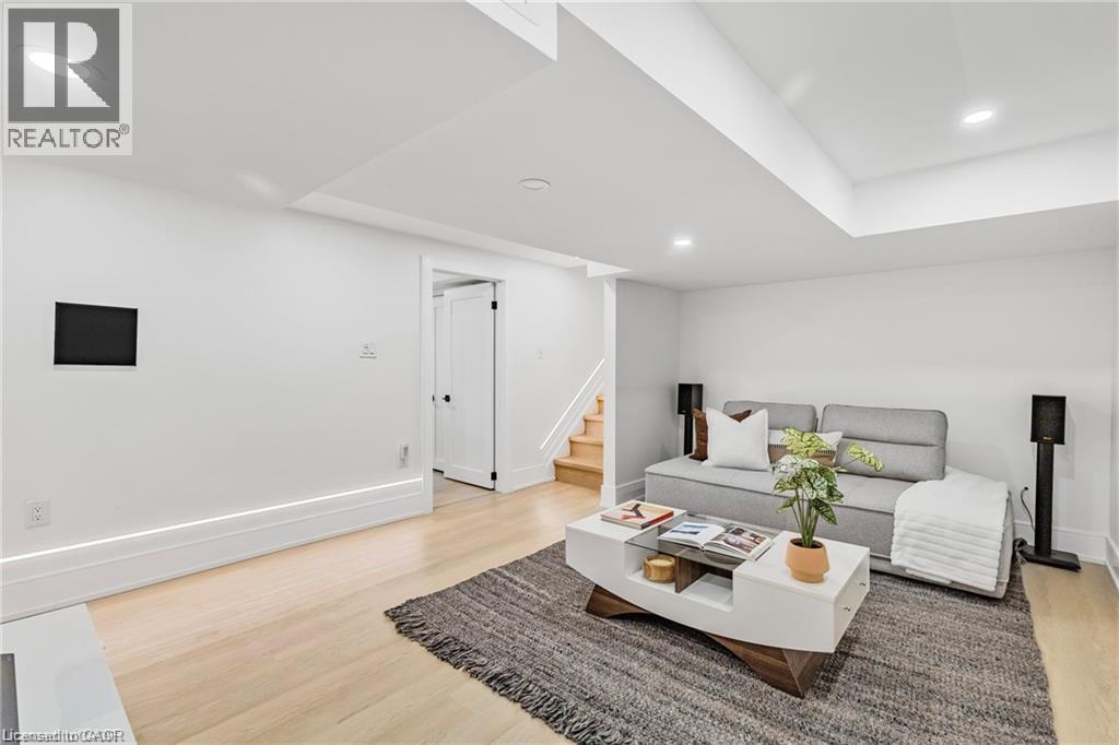 257 Strathcona Drive, Burlington, ON - Indoor Photo Showing Other Room