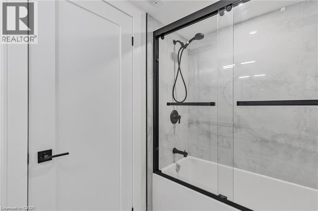 257 Strathcona Drive, Burlington, ON - Indoor Photo Showing Bathroom