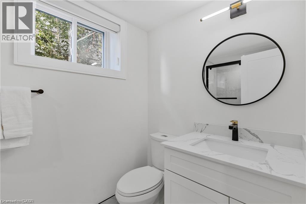 257 Strathcona Drive, Burlington, ON - Indoor Photo Showing Bathroom