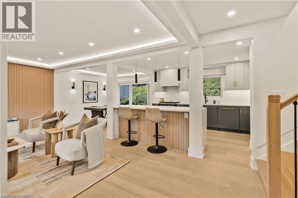 257 Strathcona Drive, Burlington, ON - Indoor Photo Showing Other Room