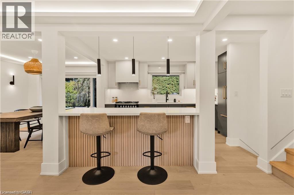 257 Strathcona Drive, Burlington, ON - Indoor Photo Showing Kitchen With Upgraded Kitchen