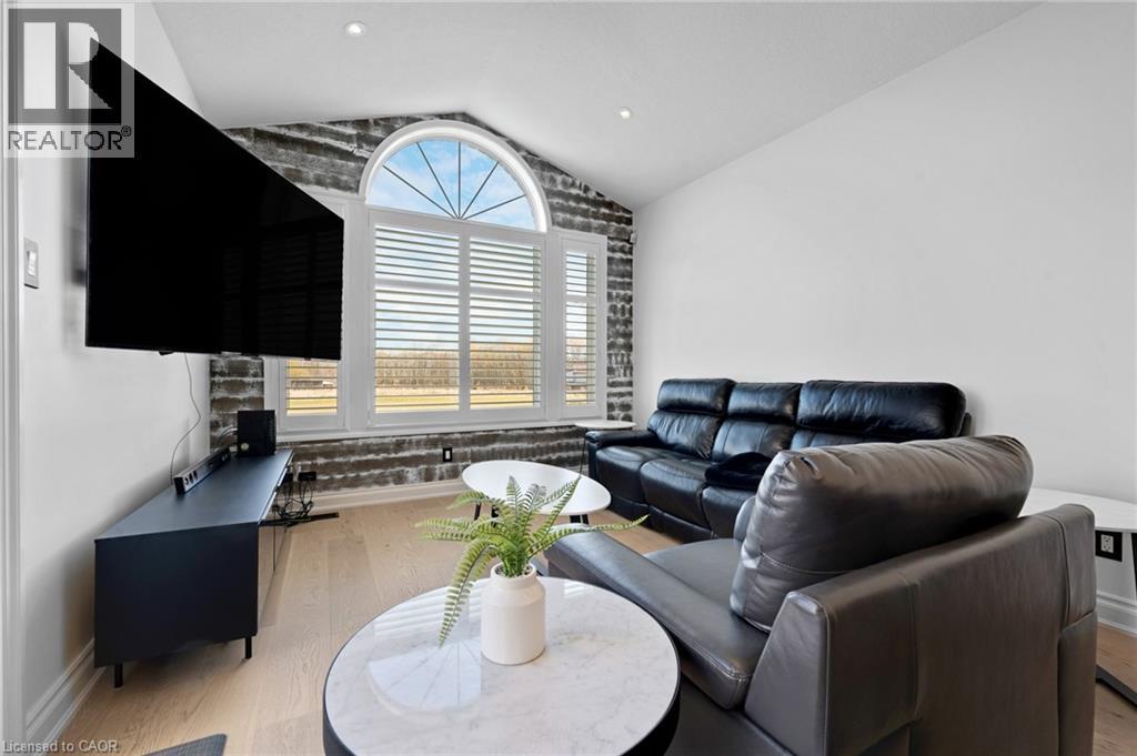 1295 Sheffield Road, Cambridge, ON - Indoor Photo Showing Living Room