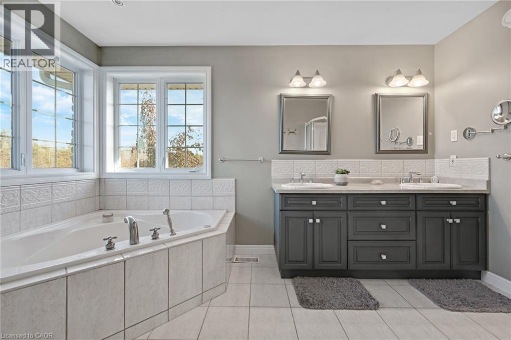 1295 Sheffield Road, Cambridge, ON - Indoor Photo Showing Bathroom