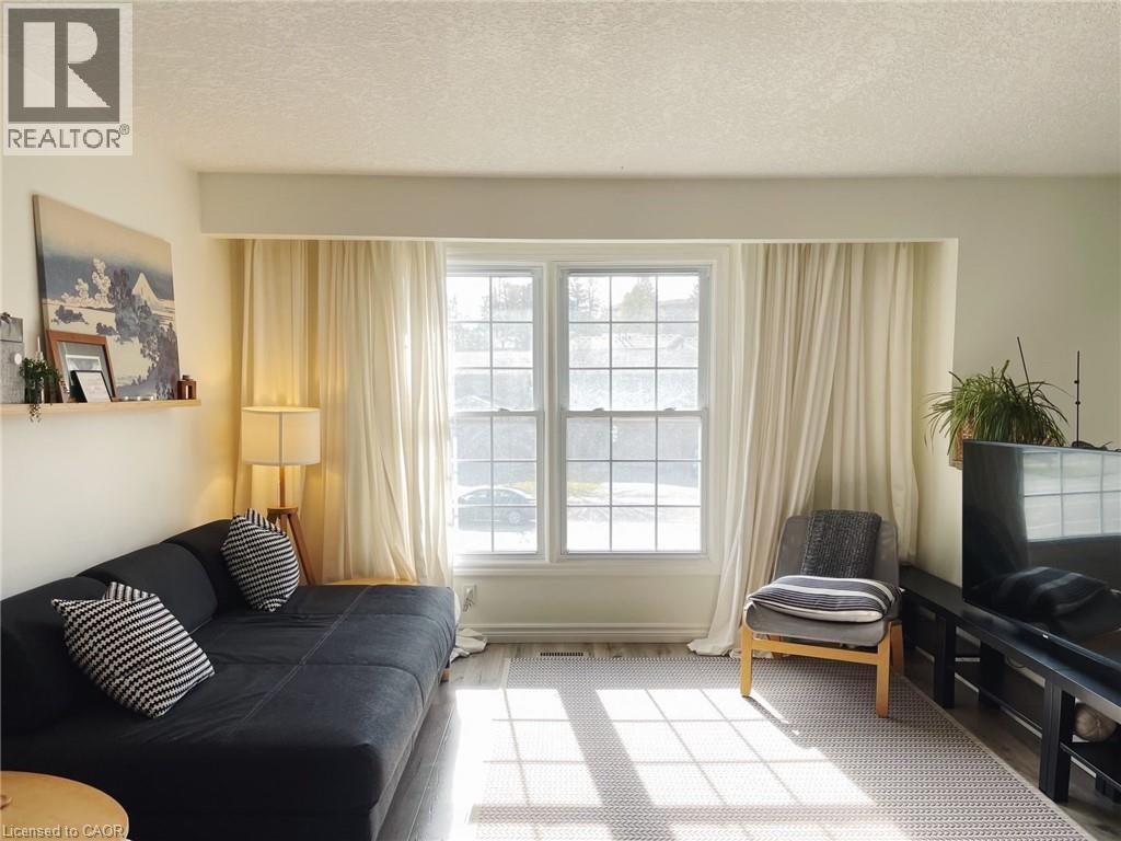 340 Pioneer Drive, Kitchener, ON - Indoor Photo Showing Living Room