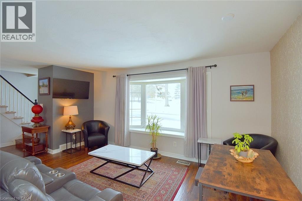 65 Rolston Drive, Hamilton, ON - Indoor Photo Showing Living Room