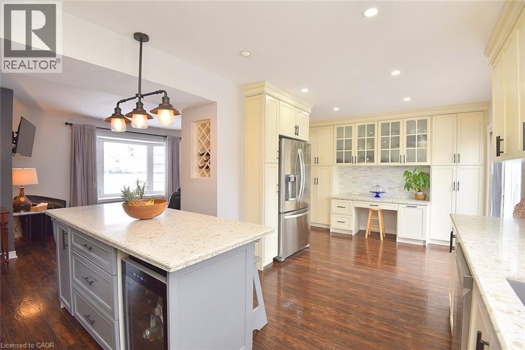 65 Rolston Drive, Hamilton, ON - Indoor Photo Showing Kitchen With Upgraded Kitchen