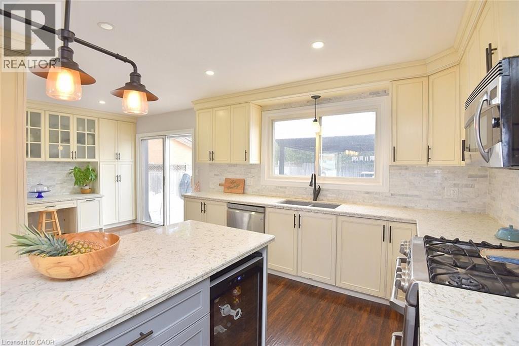 65 Rolston Drive, Hamilton, ON - Indoor Photo Showing Kitchen
