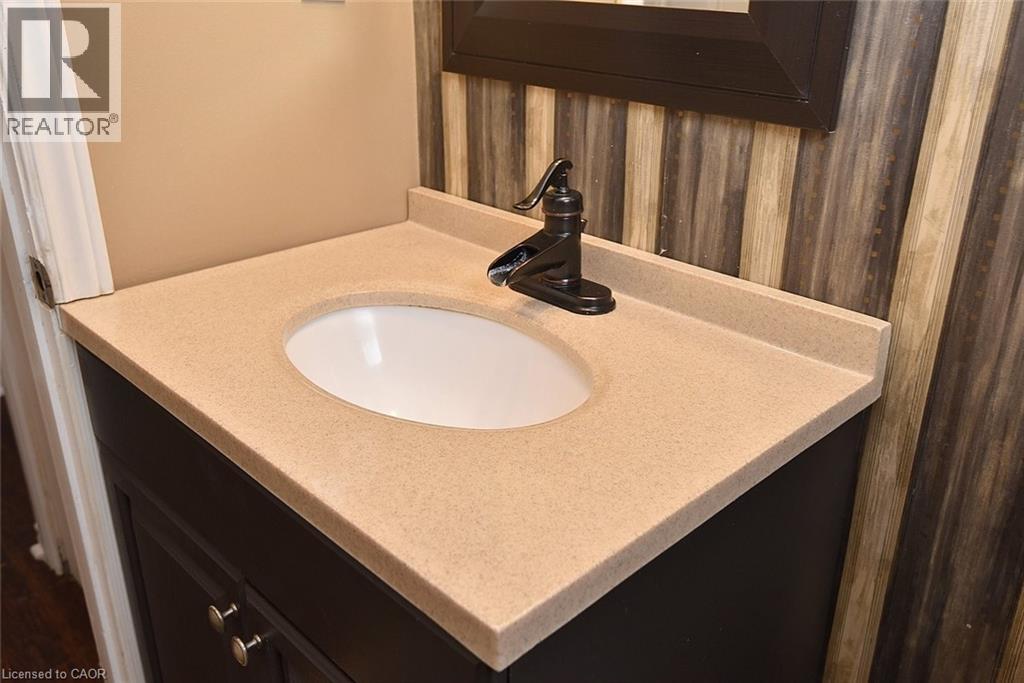 65 Rolston Drive, Hamilton, ON - Indoor Photo Showing Bathroom