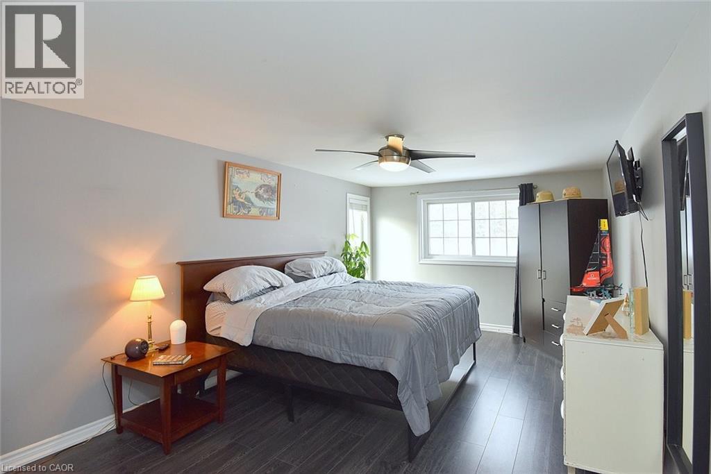 65 Rolston Drive, Hamilton, ON - Indoor Photo Showing Bedroom