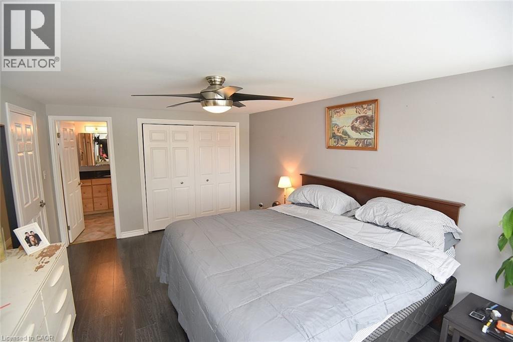 65 Rolston Drive, Hamilton, ON - Indoor Photo Showing Bedroom