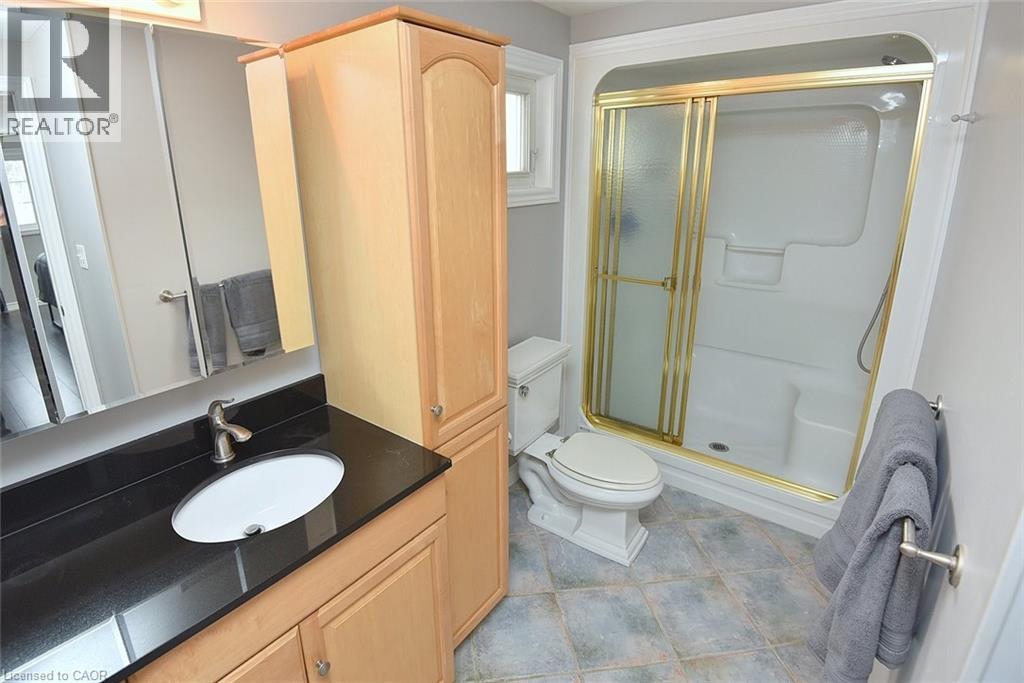 65 Rolston Drive, Hamilton, ON - Indoor Photo Showing Bathroom