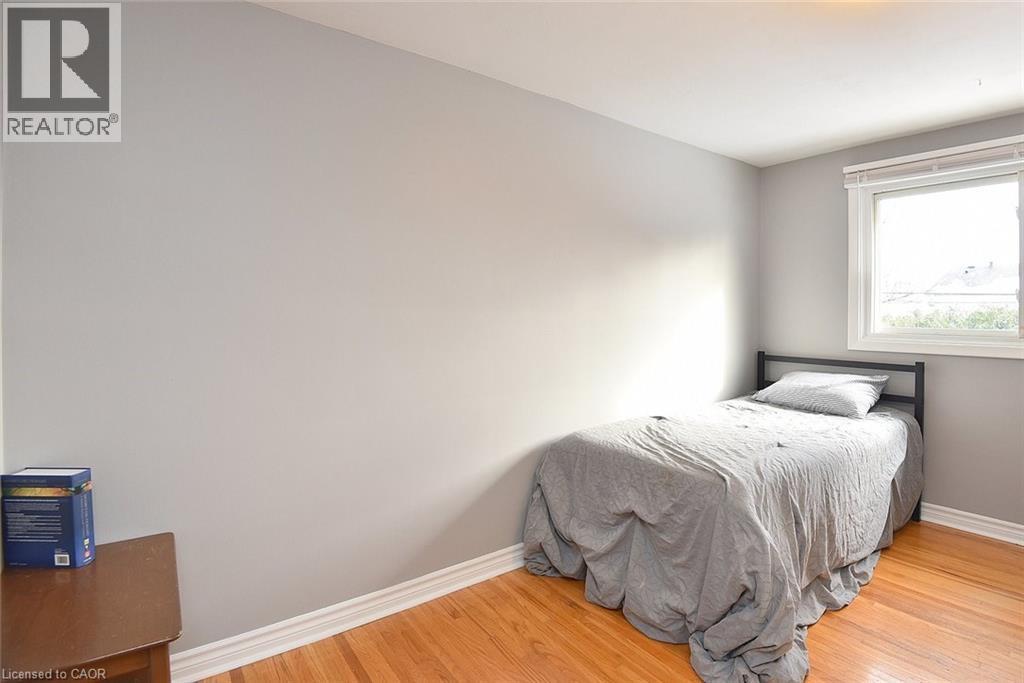 65 Rolston Drive, Hamilton, ON - Indoor Photo Showing Bedroom
