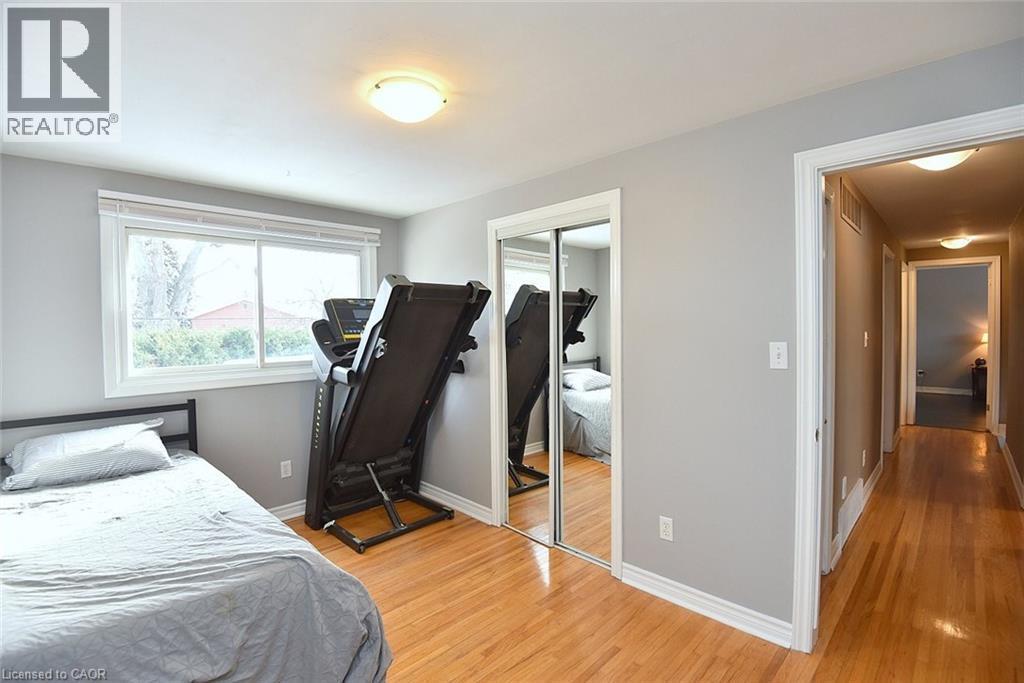 65 Rolston Drive, Hamilton, ON - Indoor Photo Showing Bedroom