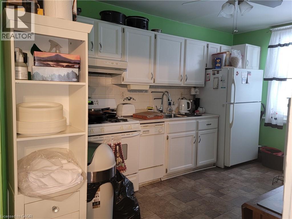 6 Cluny Avenue, Hamilton, ON - Indoor Photo Showing Kitchen