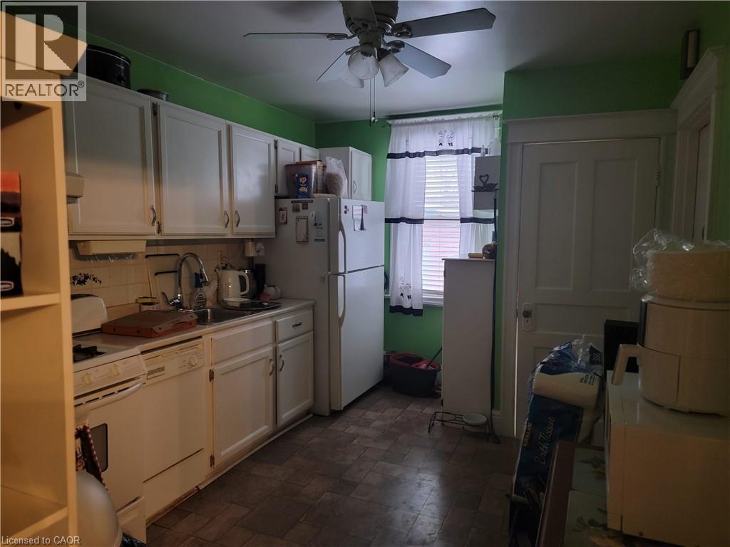 6 Cluny Avenue, Hamilton, ON - Indoor Photo Showing Kitchen