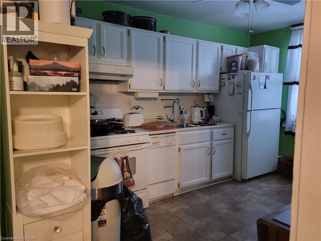 6 Cluny Avenue, Hamilton, ON - Indoor Photo Showing Kitchen