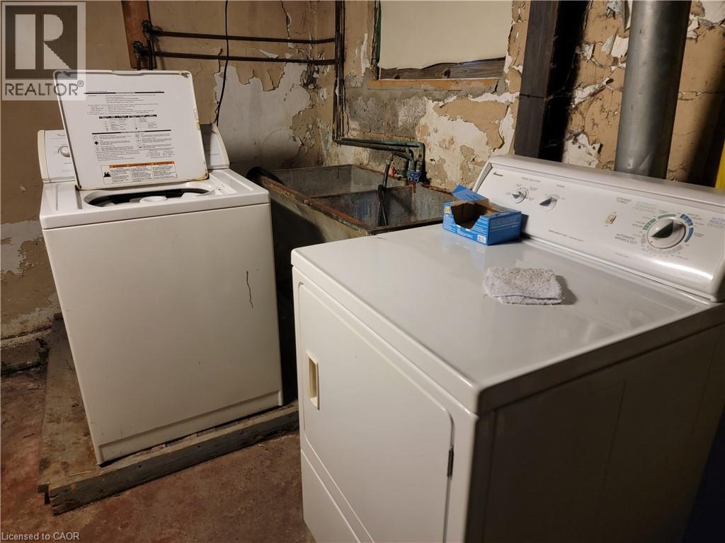 6 Cluny Avenue, Hamilton, ON - Indoor Photo Showing Laundry Room