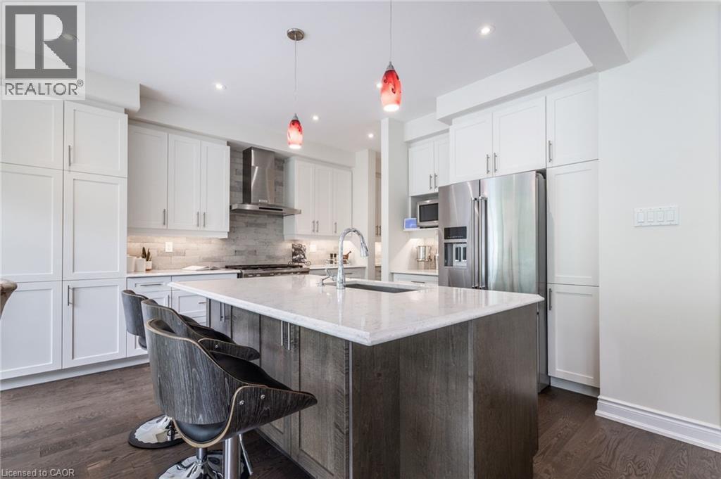 64 Elysian Fields Circle, Brampton, ON - Indoor Photo Showing Kitchen With Upgraded Kitchen
