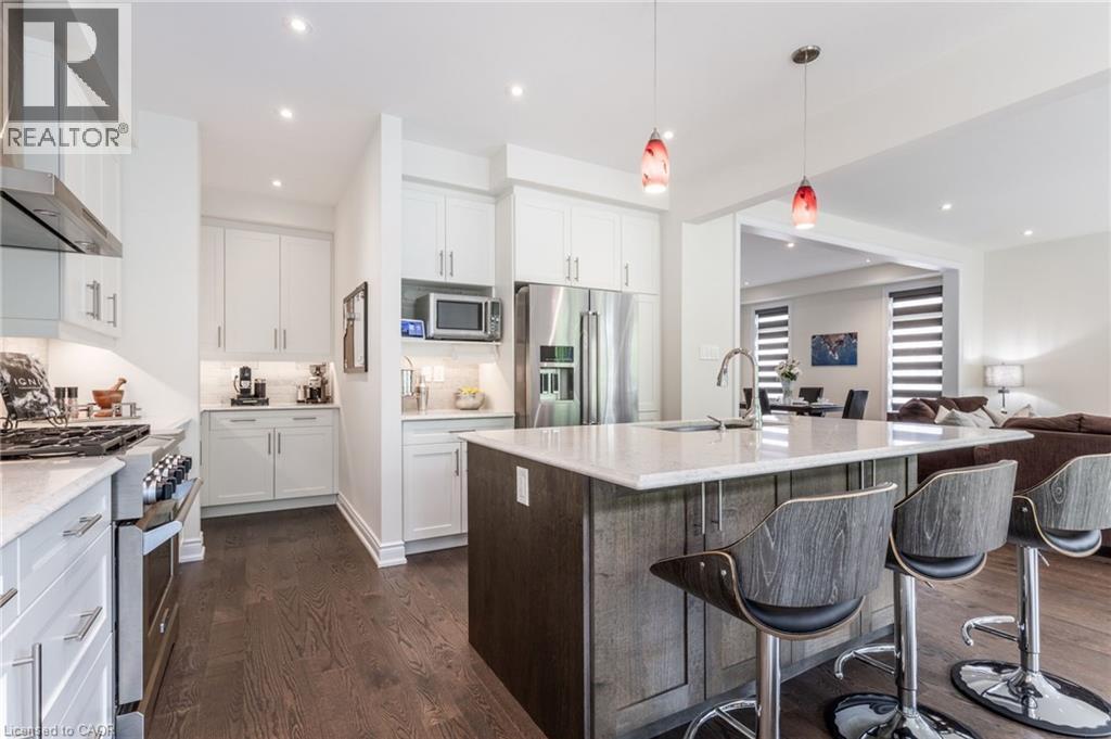 64 Elysian Fields Circle, Brampton, ON - Indoor Photo Showing Kitchen With Upgraded Kitchen