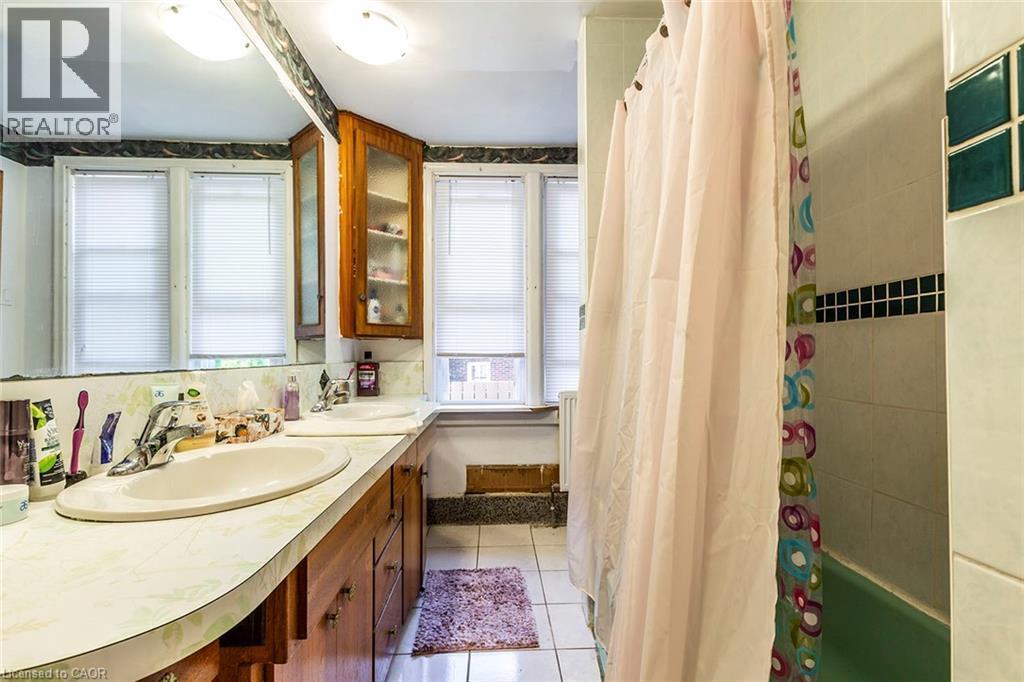 133 Albert Street, Waterloo, ON - Indoor Photo Showing Bathroom