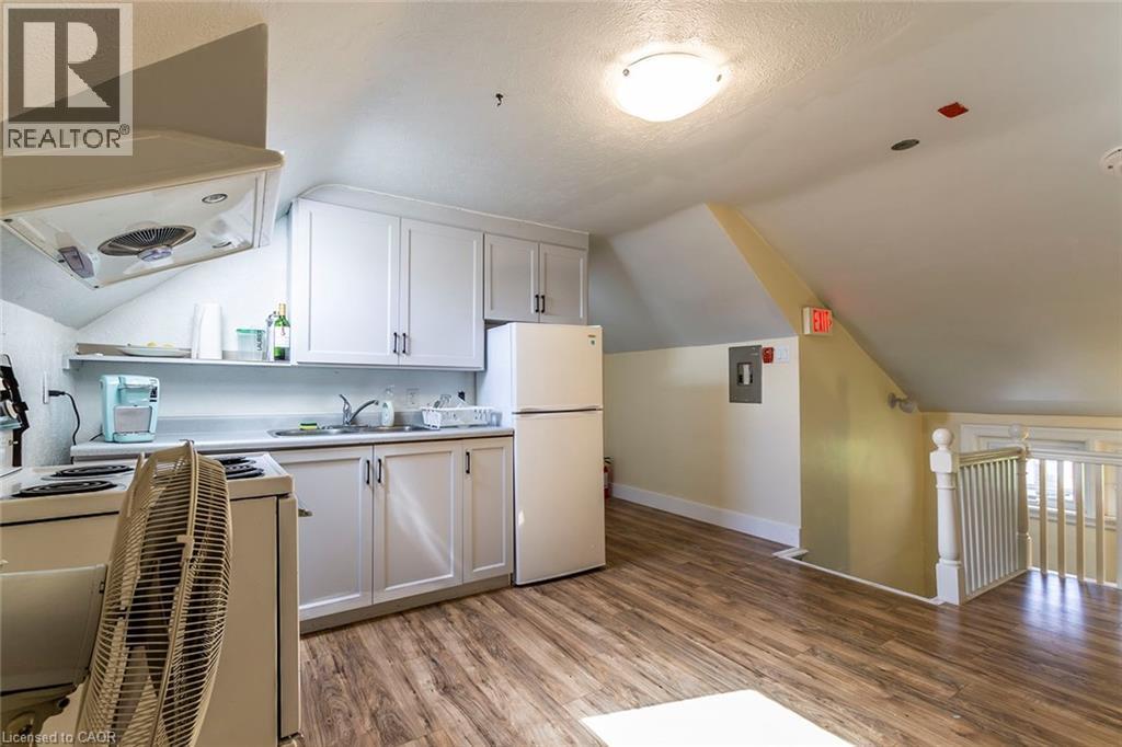 133 Albert Street, Waterloo, ON - Indoor Photo Showing Kitchen With Double Sink
