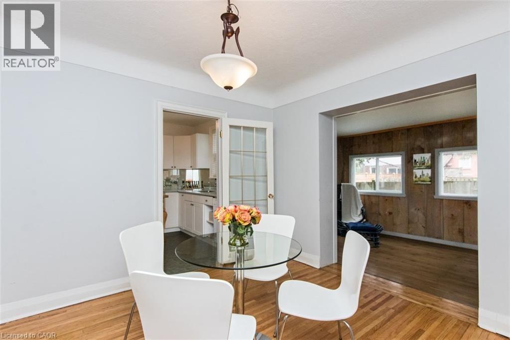19 Gilmour Place, Hamilton, ON - Indoor Photo Showing Dining Room