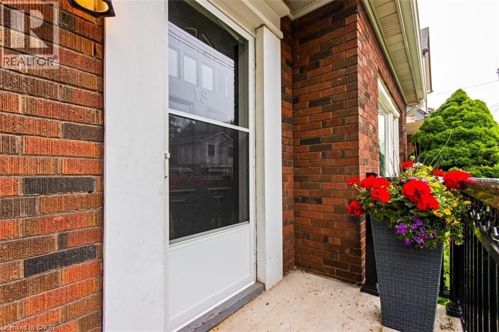 19 Gilmour Place, Hamilton, ON - Outdoor With Exterior