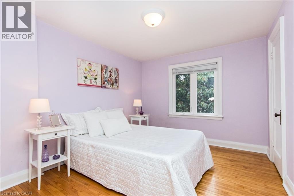 19 Gilmour Place, Hamilton, ON - Indoor Photo Showing Bedroom