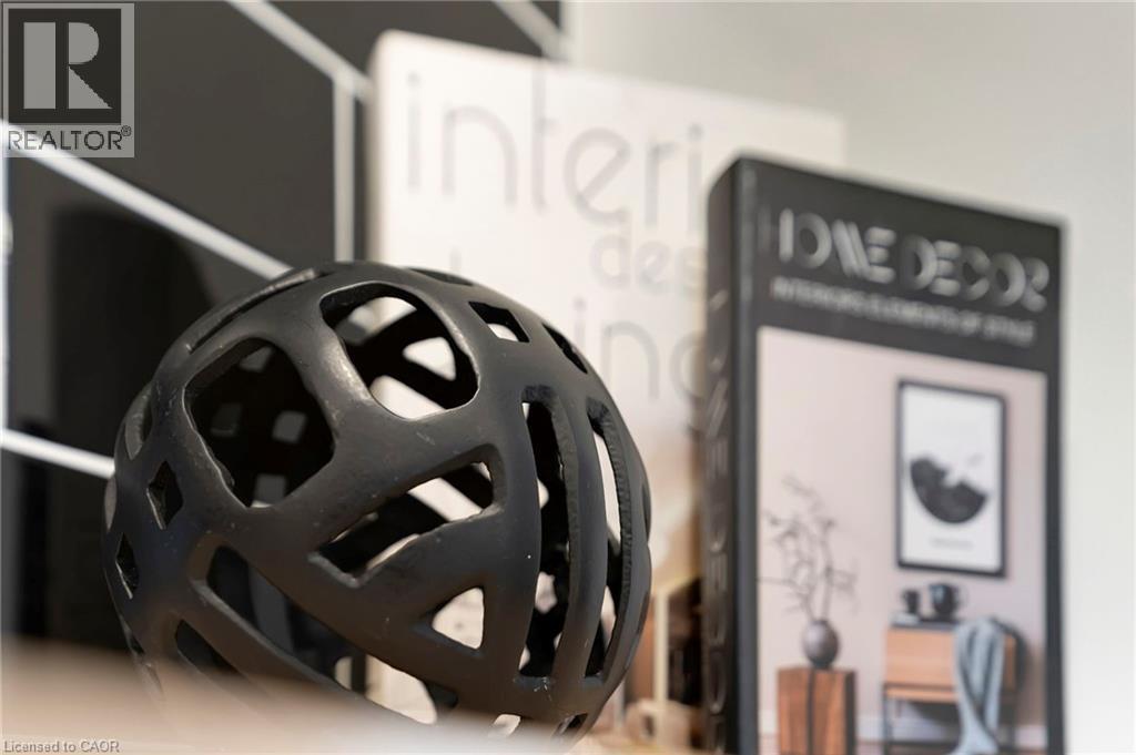 142 Sanford Avenue N, Hamilton, ON -