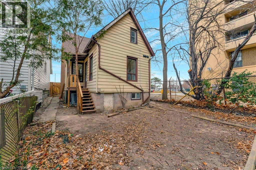 142 Sanford Avenue N, Hamilton, ON - Outdoor