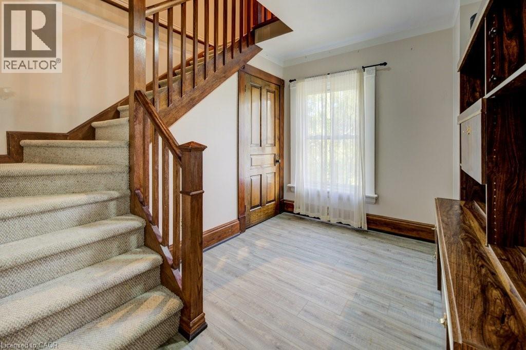 207 Hedley Street, Cambridge, ON - Indoor Photo Showing Other Room