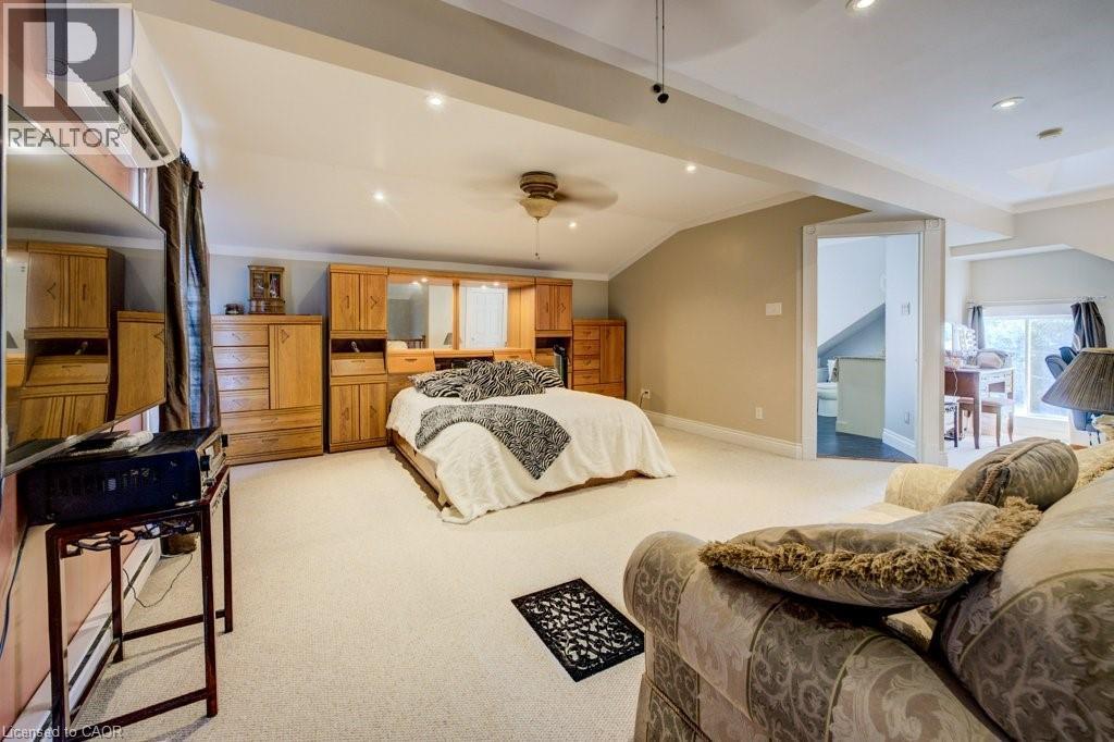 207 Hedley Street, Cambridge, ON - Indoor Photo Showing Other Room