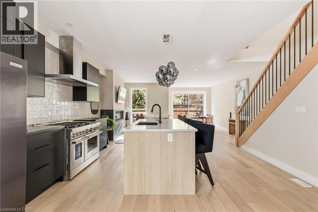 95 William Street W, Waterloo, ON - Indoor Photo Showing Kitchen