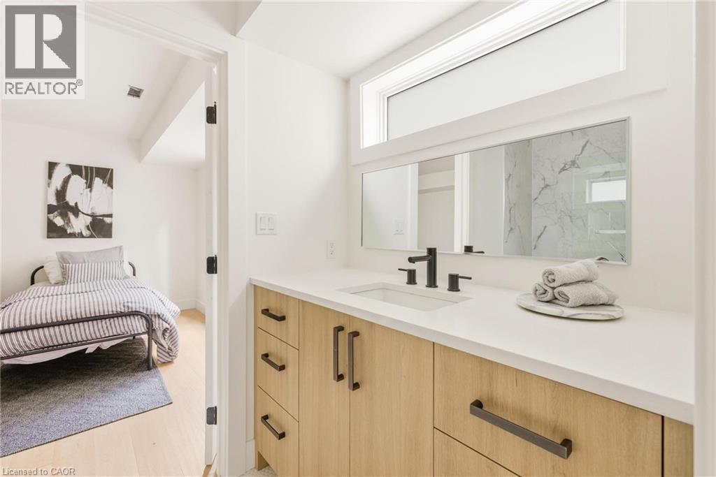 95 William Street W, Waterloo, ON - Indoor Photo Showing Bathroom