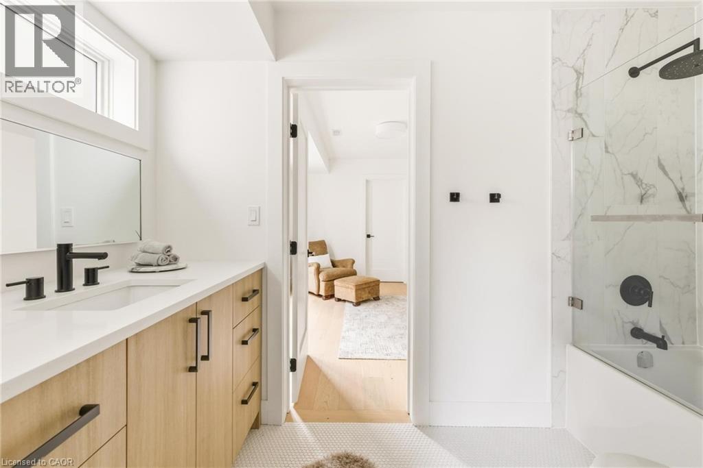 95 William Street W, Waterloo, ON - Indoor Photo Showing Bathroom