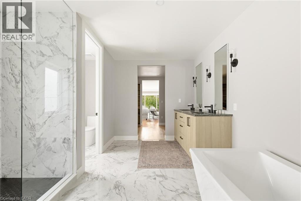 95 William Street W, Waterloo, ON - Indoor Photo Showing Bathroom