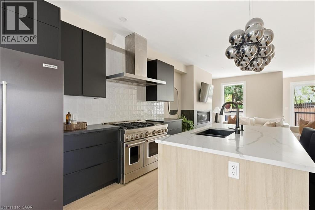 95 William Street W, Waterloo, ON - Indoor Photo Showing Kitchen With Double Sink
