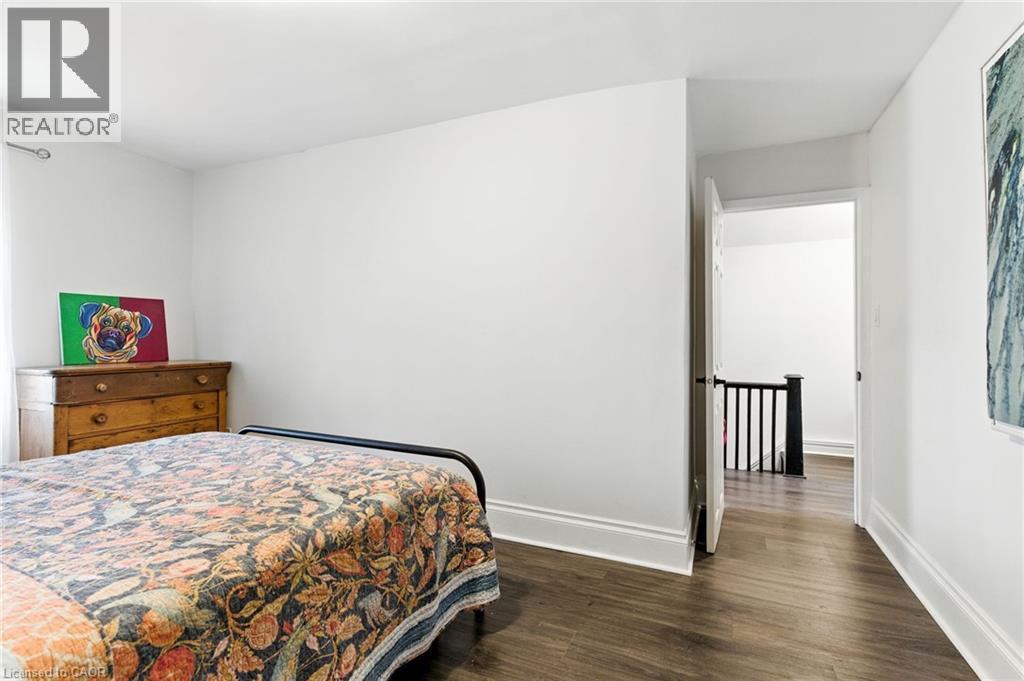 12 Francis Street, Hamilton, ON - Indoor Photo Showing Bedroom