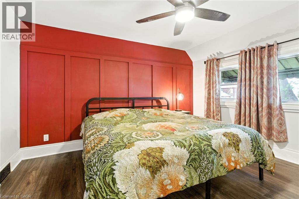 12 Francis Street, Hamilton, ON - Indoor Photo Showing Bedroom