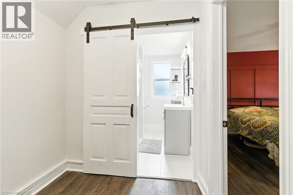 12 Francis Street, Hamilton, ON - Indoor Photo Showing Other Room