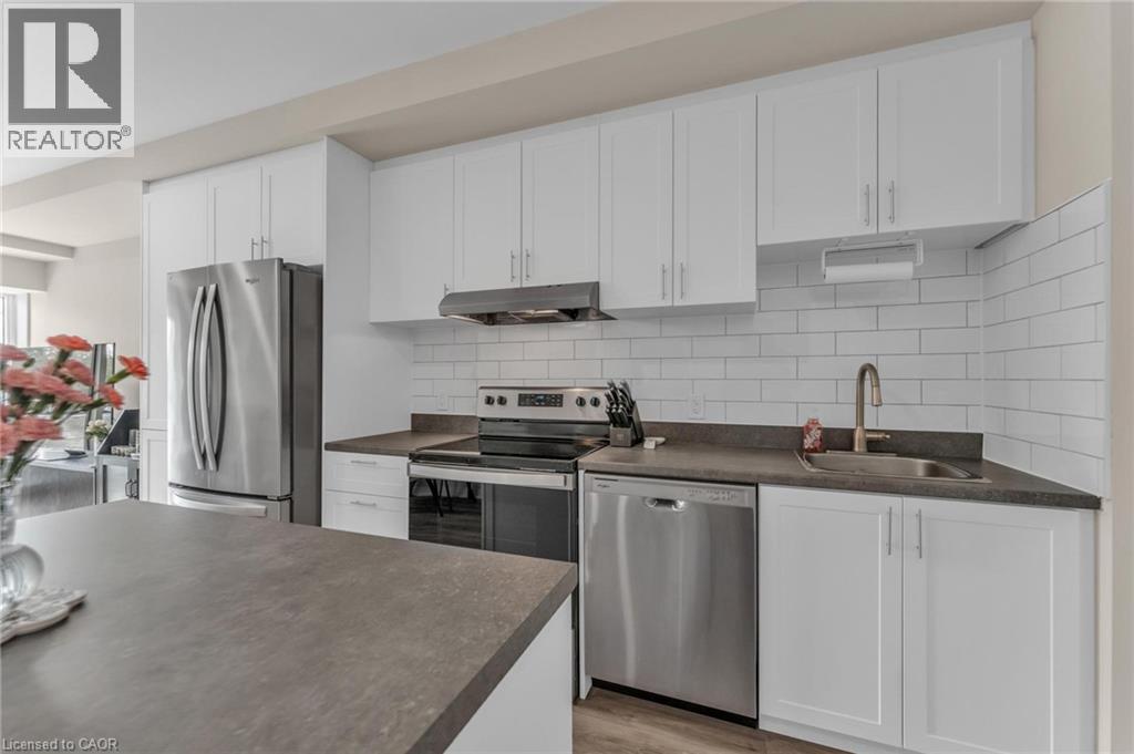 50 Herrick Avenue Unit# 231, St. Catharines, ON - Indoor Photo Showing Kitchen With Upgraded Kitchen