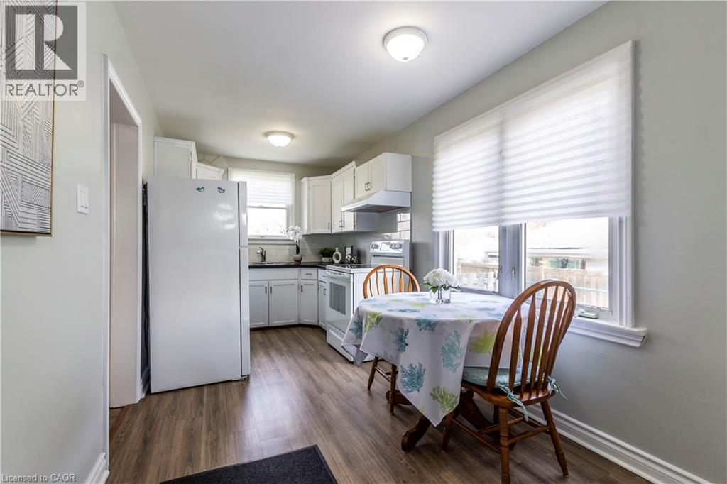 20 West 1St Street, Hamilton, ON - Indoor Photo Showing Kitchen