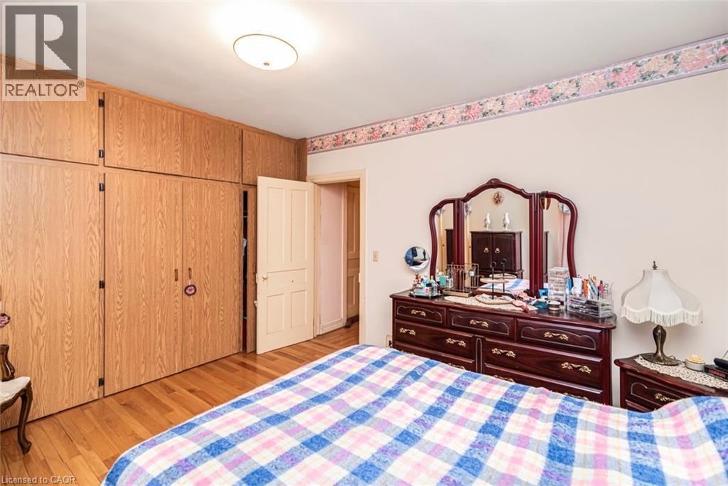 538 Hughson Street N, Hamilton, ON - Indoor Photo Showing Bedroom