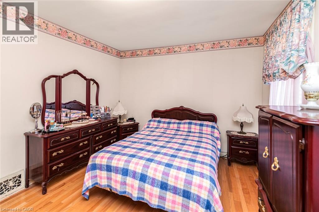 538 Hughson Street N, Hamilton, ON - Indoor Photo Showing Bedroom