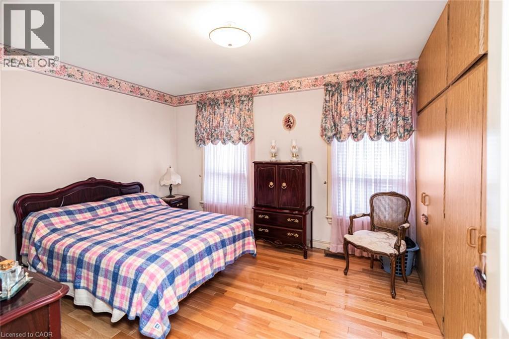 538 Hughson Street N, Hamilton, ON - Indoor Photo Showing Bedroom